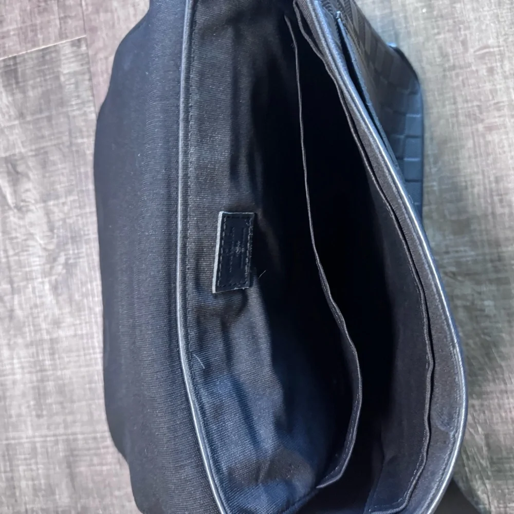 Louis Vuitton elegant louis